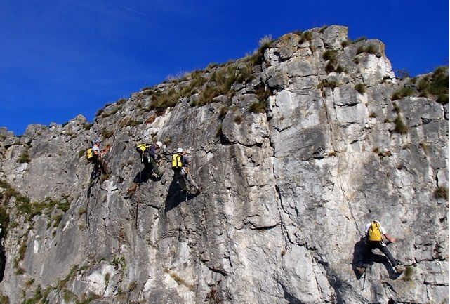 Club Alpin Belge, entretien des rochers 