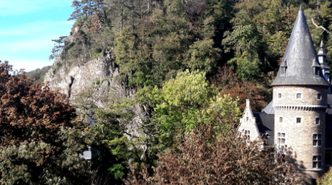 MARCHE-LES-DAMES (Rochers du Camp Commando)